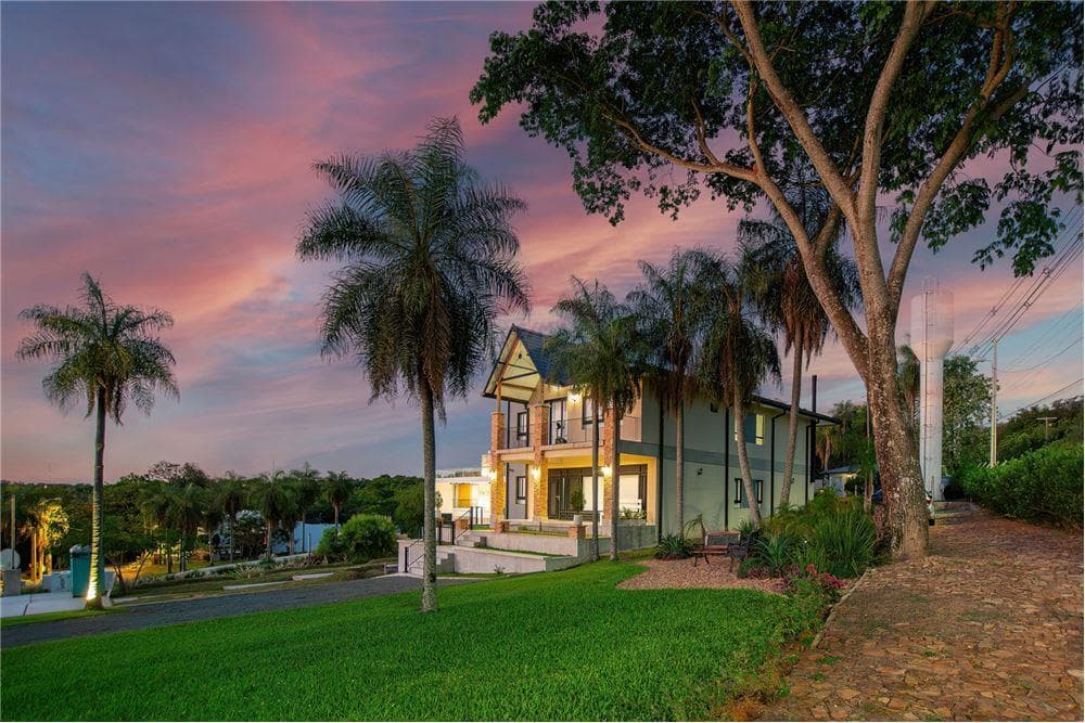 Casa amoblada en Bo. Cerrado Terrazas del Lago