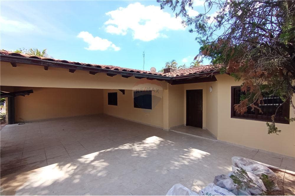 Alquilo centrica casa en cuartao barrio de Luque