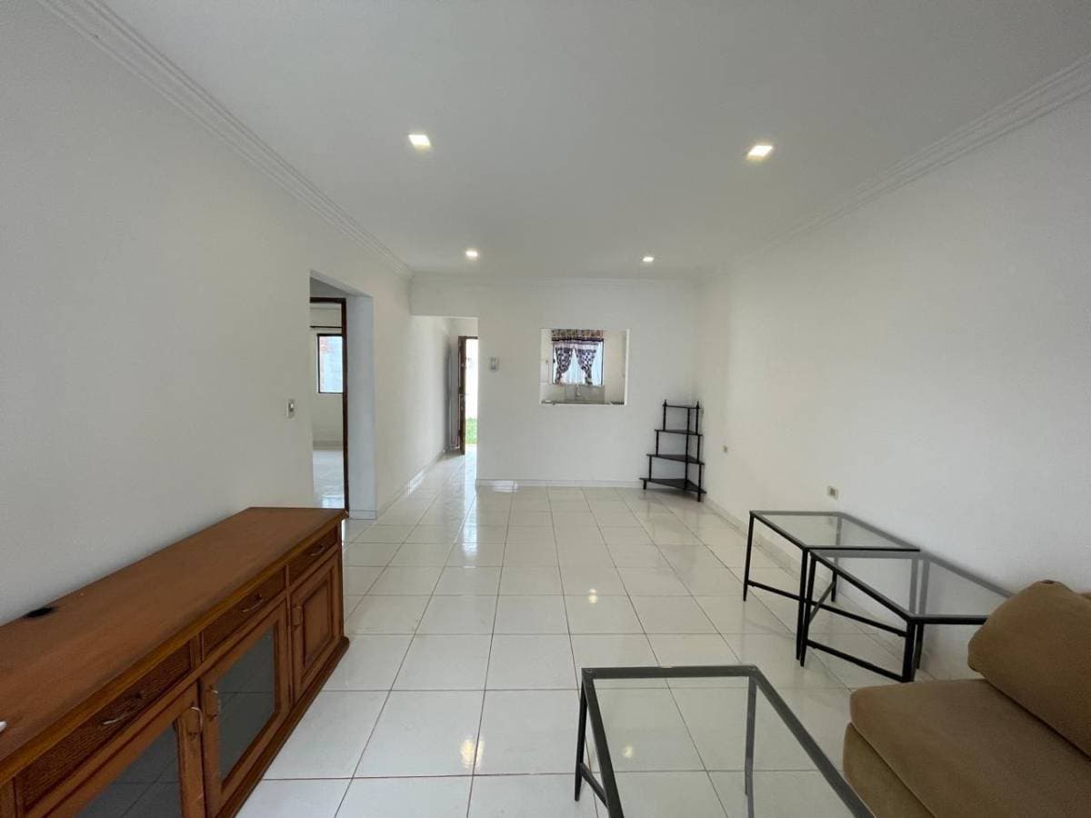 Casa en Alquiler 2 dormitorios - Luque, Central, foto 5