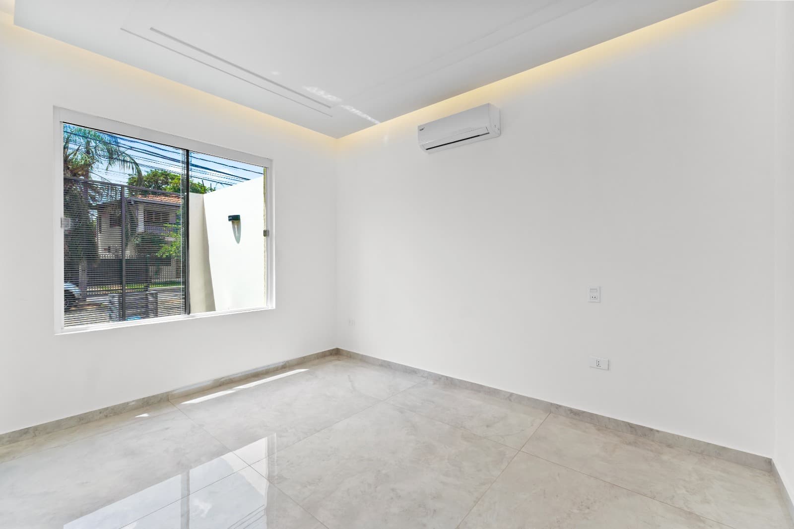 En Venta Casa de 5 dormitorios en suite, a estrenar - En Mburucuya, foto 4