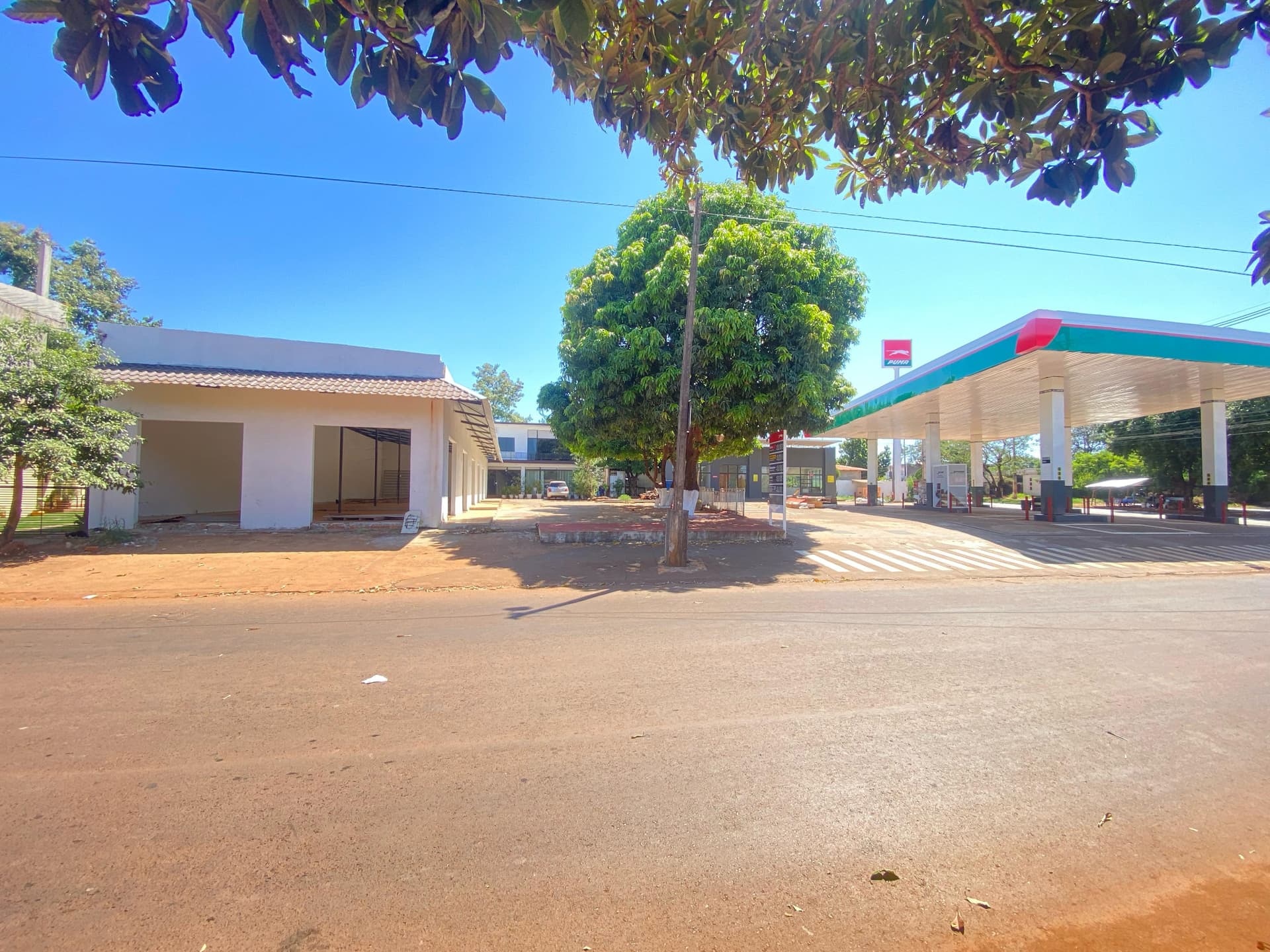 Casa de 2 plantas con salón comercial en venta o alquiler, foto 2