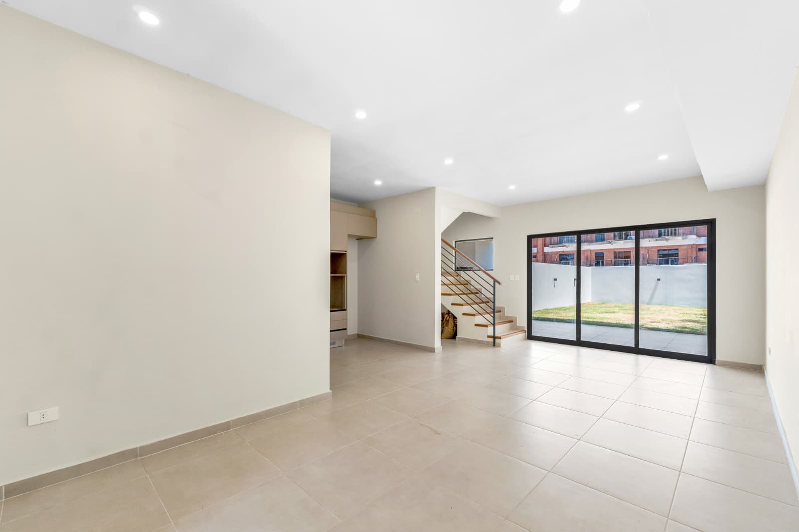 Duplex en venta Fernando de la Mora zona norte, foto 3