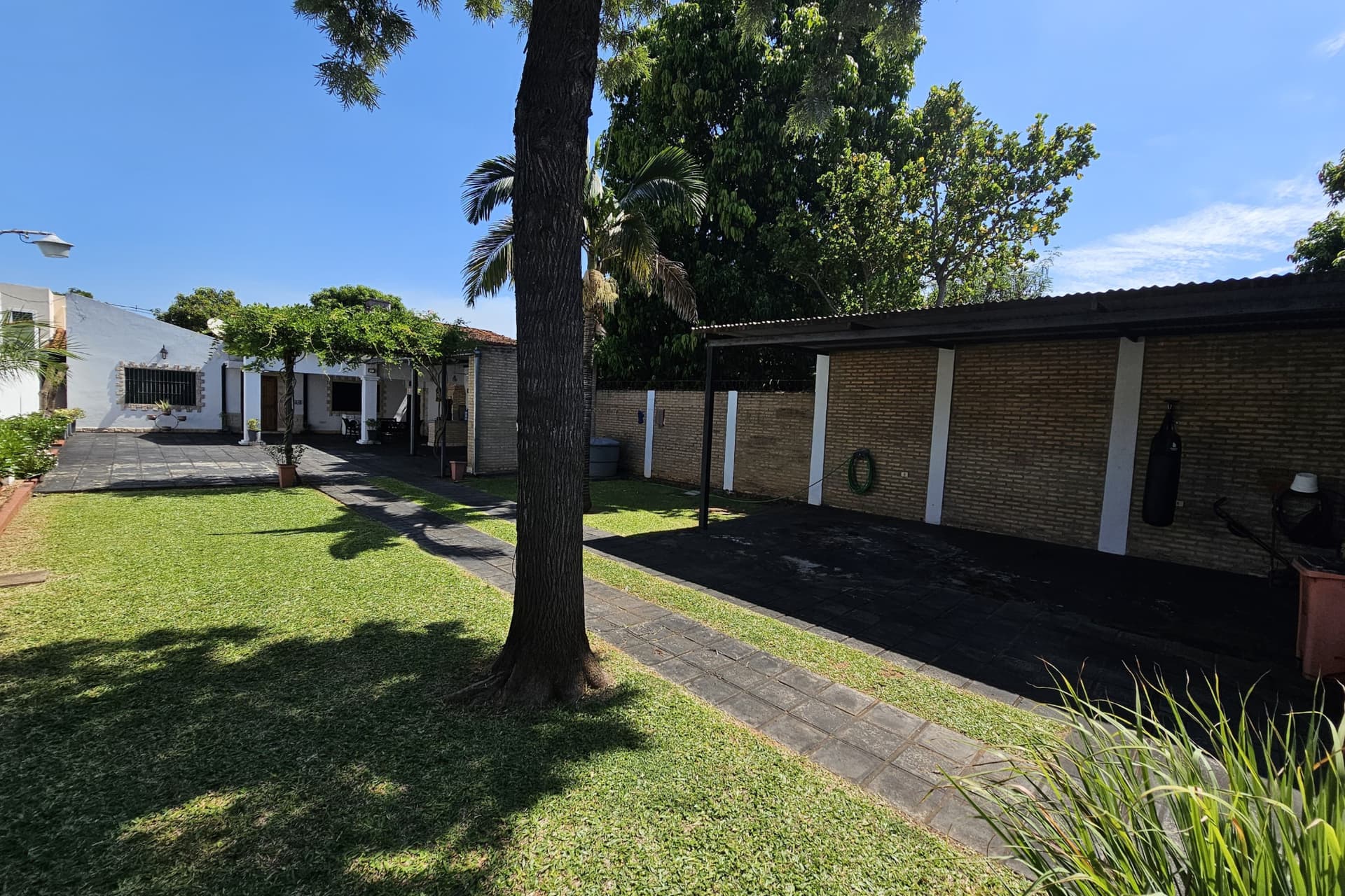 Terreno Con Casa Fernando de la Mora Zona Sur