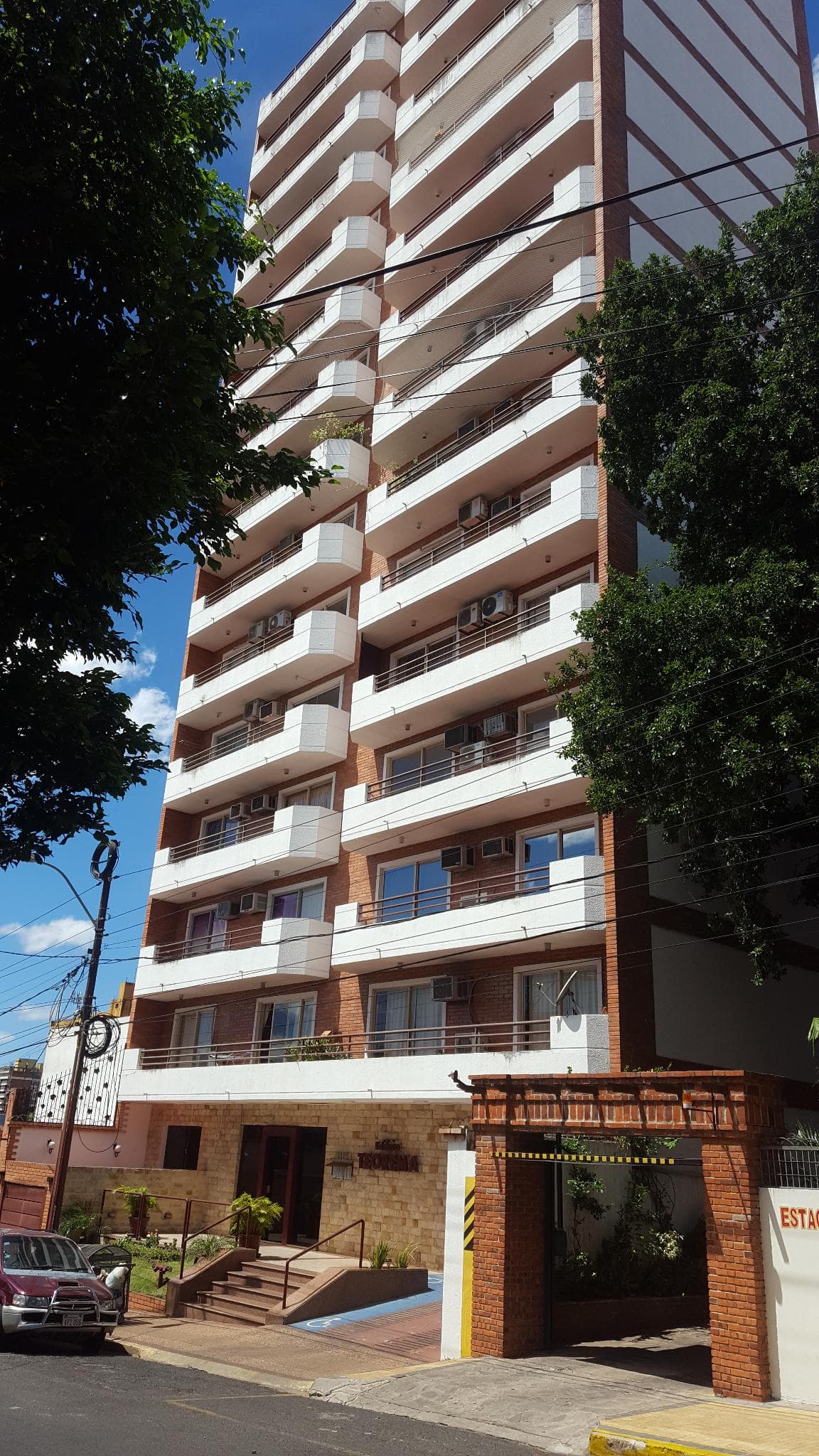 Edificio Teorema - Departamento de 3 habitaciones y área de servicio
