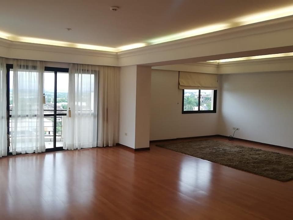 Alquilo departamento 3 dorm en barrio Las Mercedes