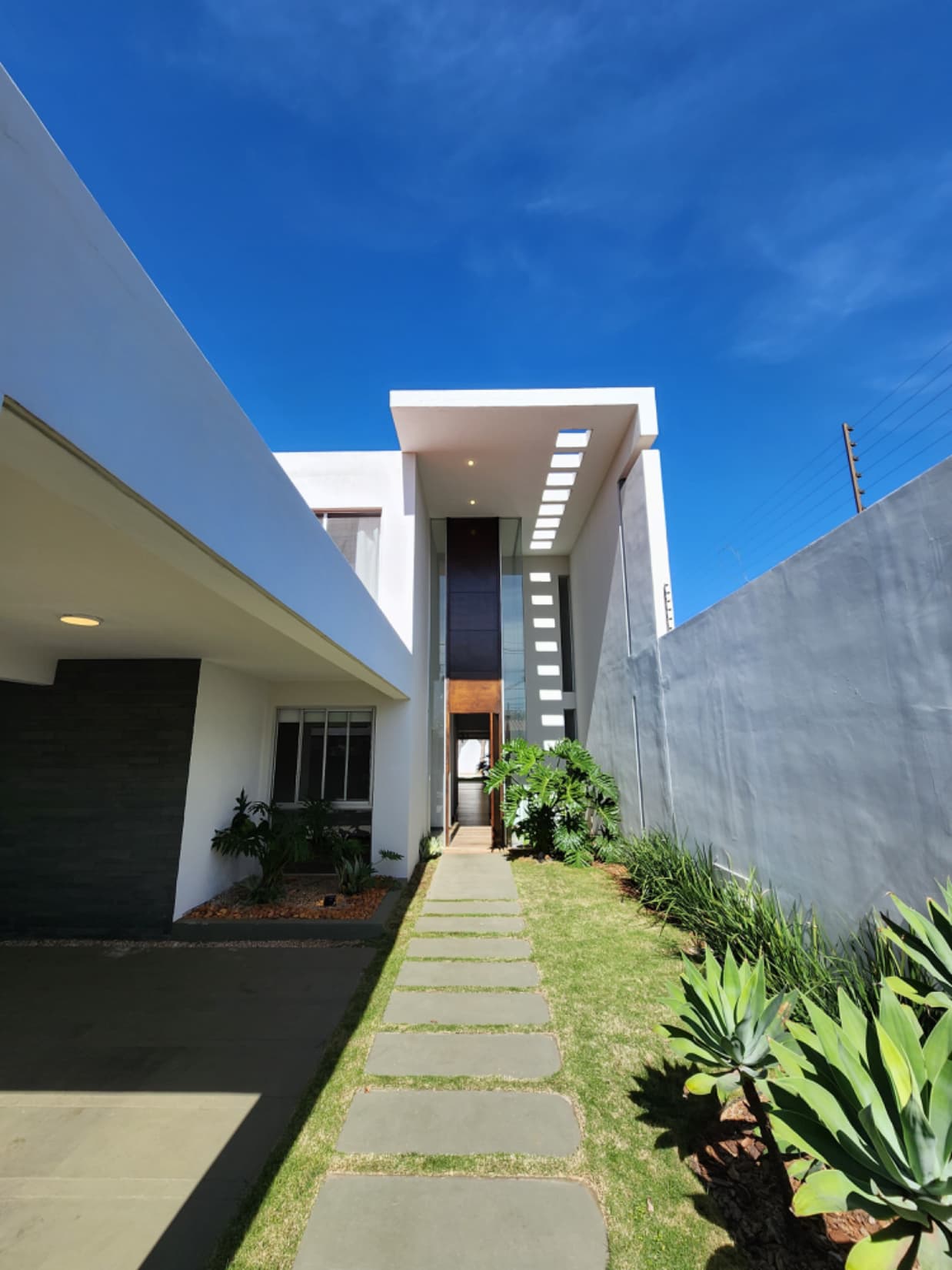 Alquilo casa con 4 habitaciones en barrio Herrera
