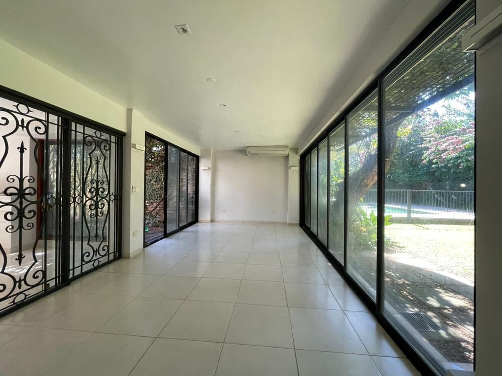 Gran y hermosa residencia de 4 dorm, bo.mburicao, foto 4