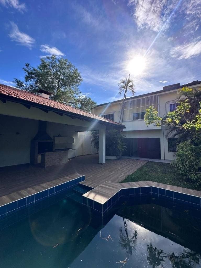 Alqulo amplia residencia en b° los laureles — foto 1