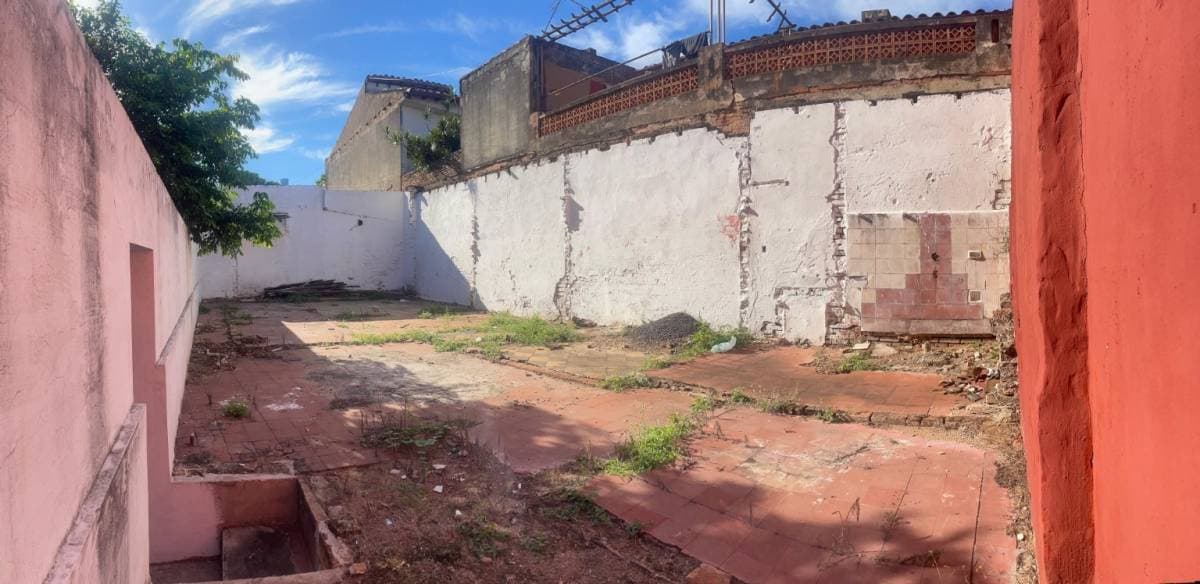 Terreno en esquina estratégica sobre las calles Tacuarí y Simón Bolívar, foto 3
