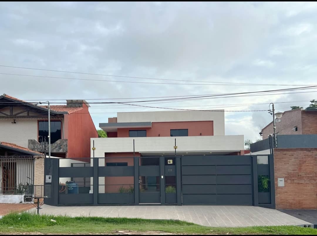 Casa de 3 Dormitorios c/ Suite y Patio en Zona Supermercado Real, foto 3