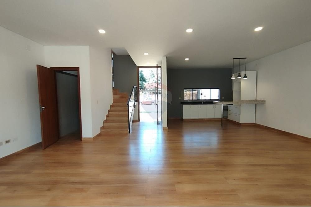 En venta amplio duplex en Luque, foto 3