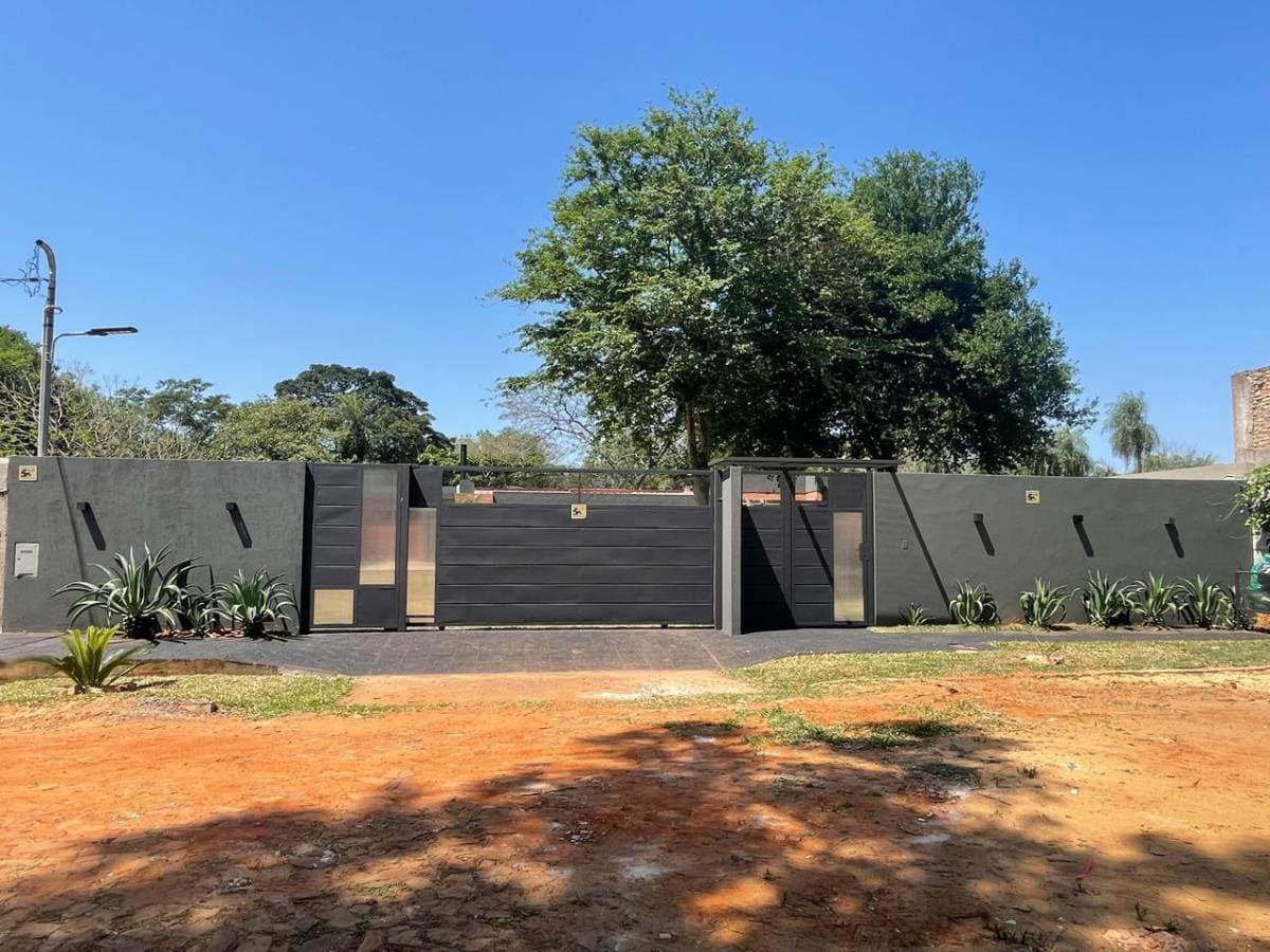 Vendo residencia lista para mudarse en Luque Loma Merlo atras de Rakiura