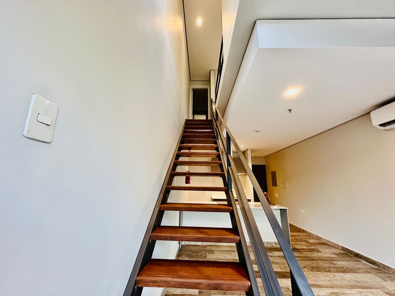 Depto En Alquiler De 1 Dorm. Tipo Duplex En Villa Morra, foto 5