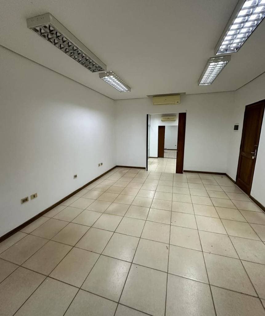 En alquiler - para oficinas - casa de varios ambientes - en Trinidad — foto 4