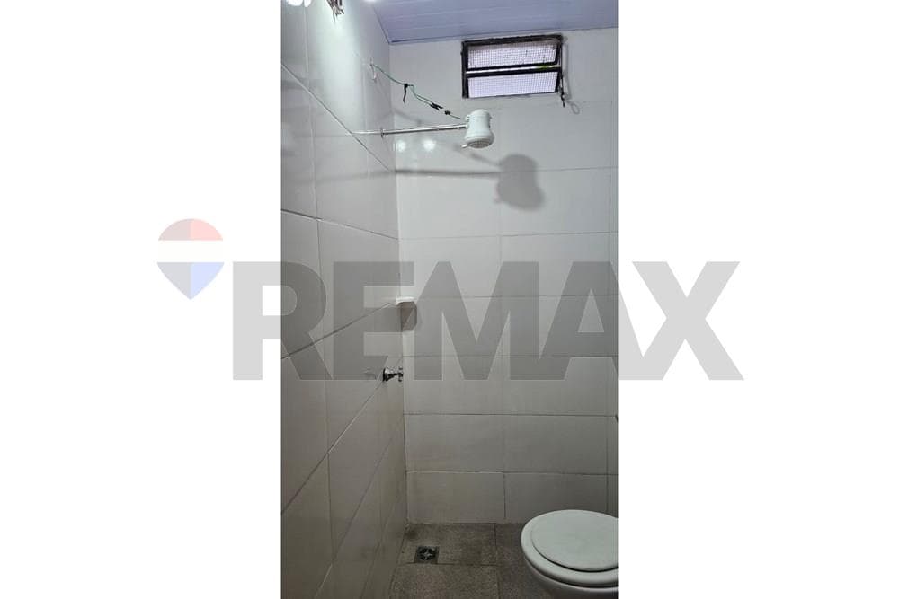 Casa - Alquiler - Luque, Paraguay, foto 4