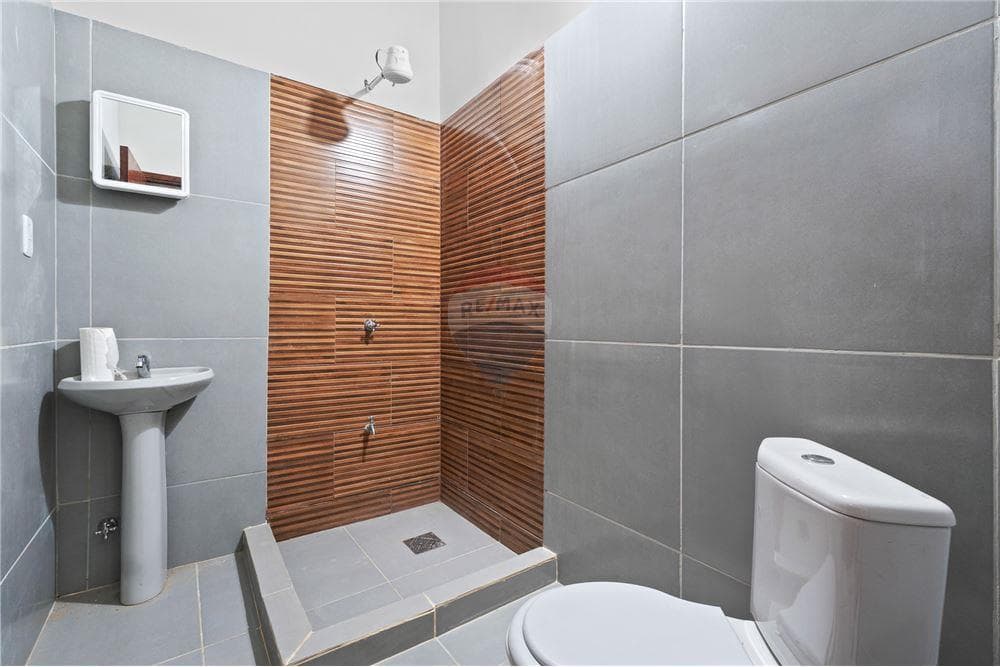 En venta - depósito en Mariano Roque Alonso, foto 2