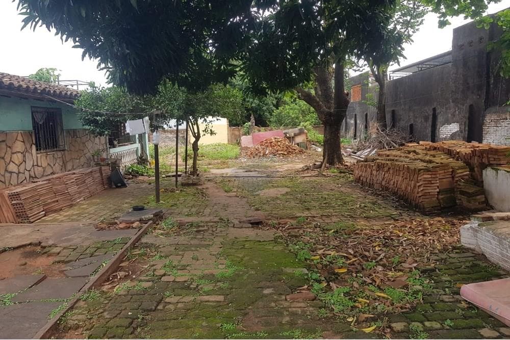 Vendo amplio terreno en el centro de San Lorenzo