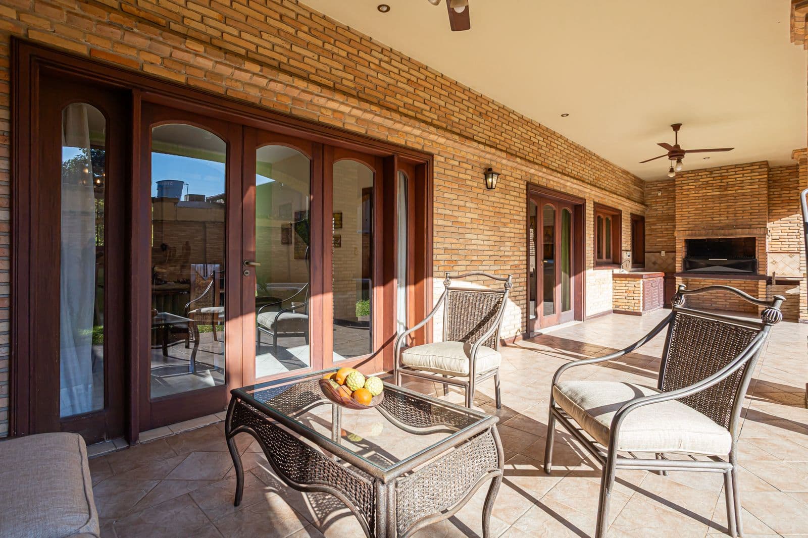 Hermosa Residencia En Venta En Bo. Mburucuyá. Asunción, foto 2