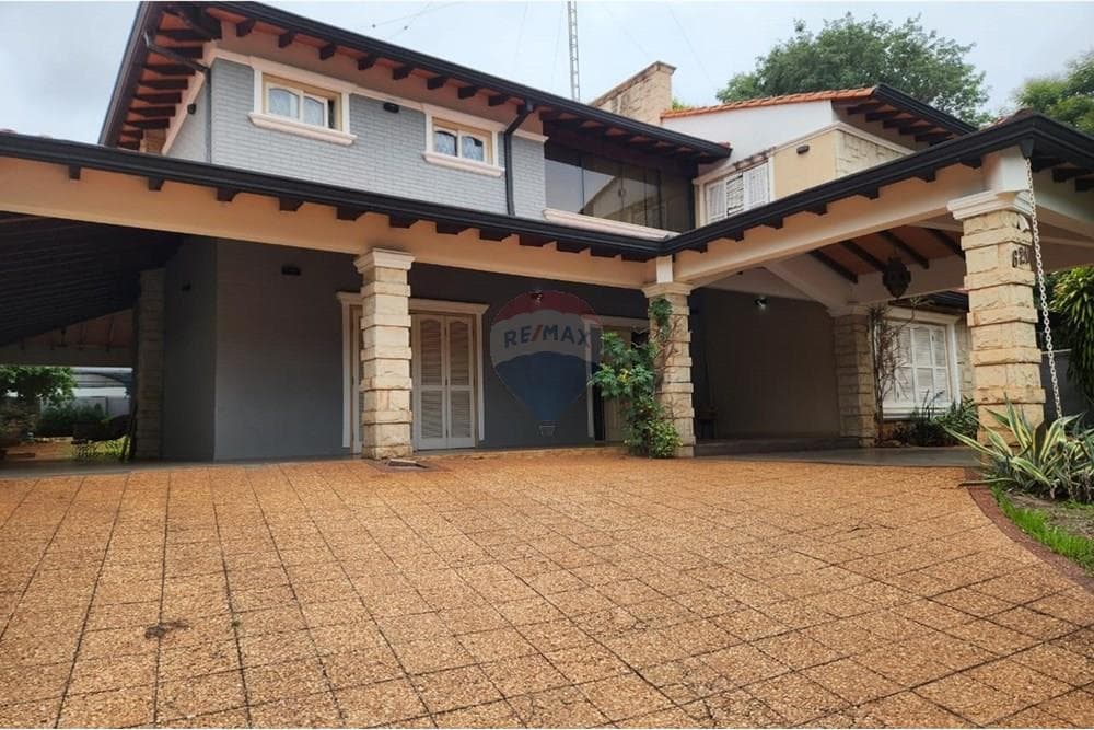 Lujosa Residencia de 585 m² sobre Av. Bruno Guggiari, Lambaré (Uso Múltiple)