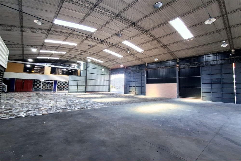 Deposito sobre acceso sur ideal para casa de lubricantes o taller — foto 3