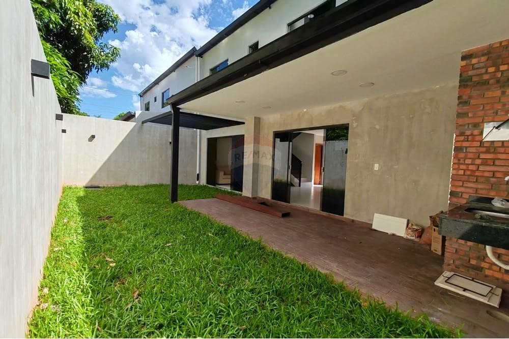 Vendo duplex a esttrenar en lambare san isidro