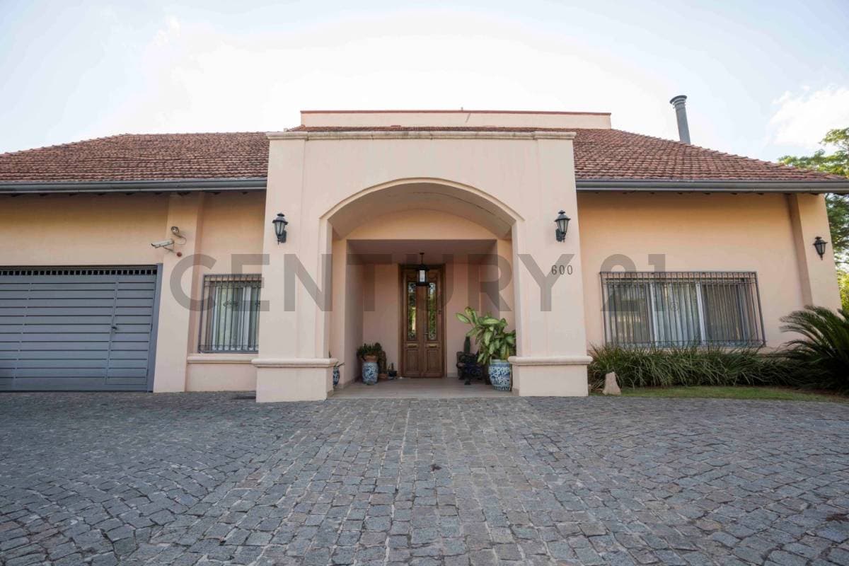 Residencia sobre la Avenida del Yacht