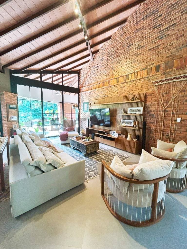 EN VENTA – Residencia Exclusiva De 7 Dormitorios En San Bernardino, foto 3