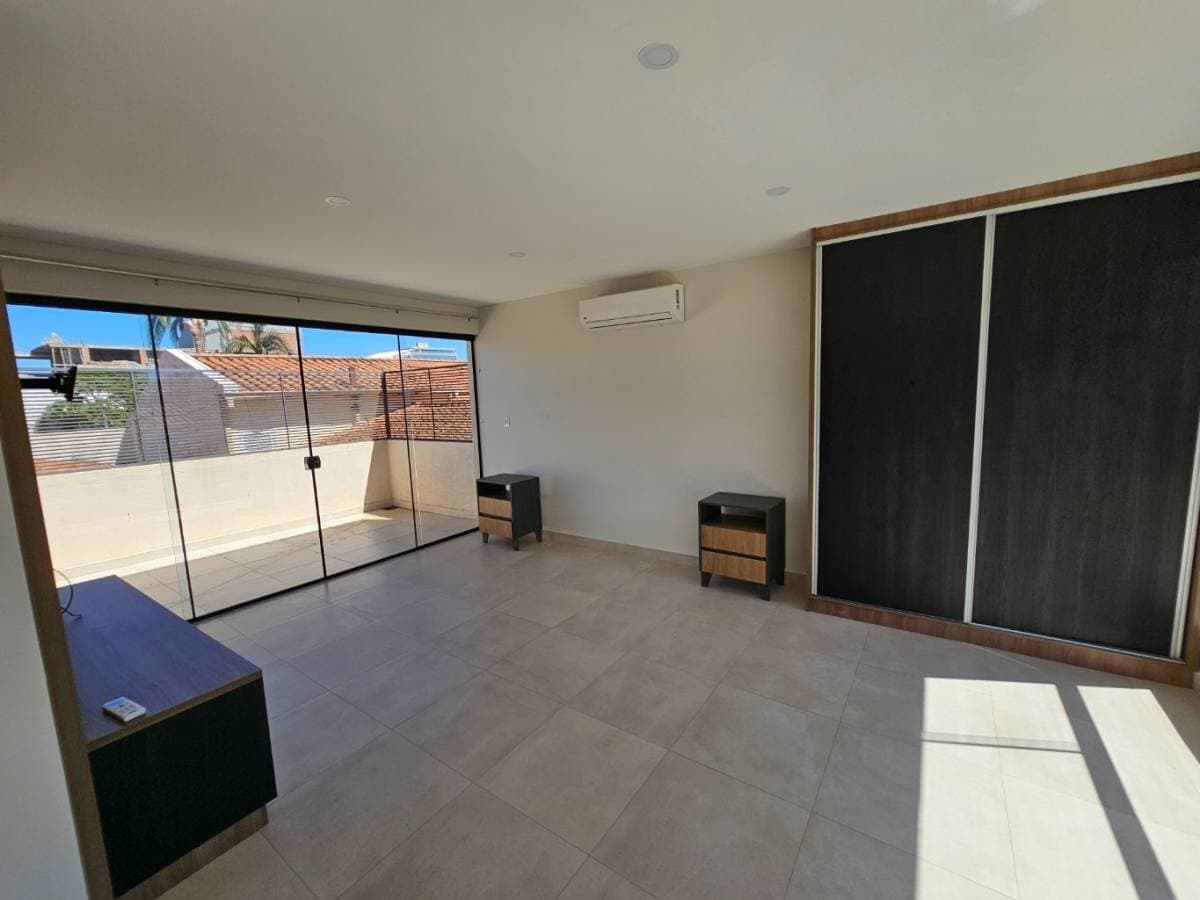 Hermosa casa semi amoblada en barrio ykua sati, foto 3
