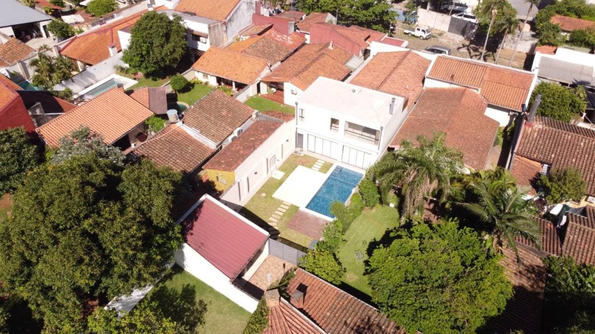 Vendo casa de 3 habitaciones en el barrio ycua sati