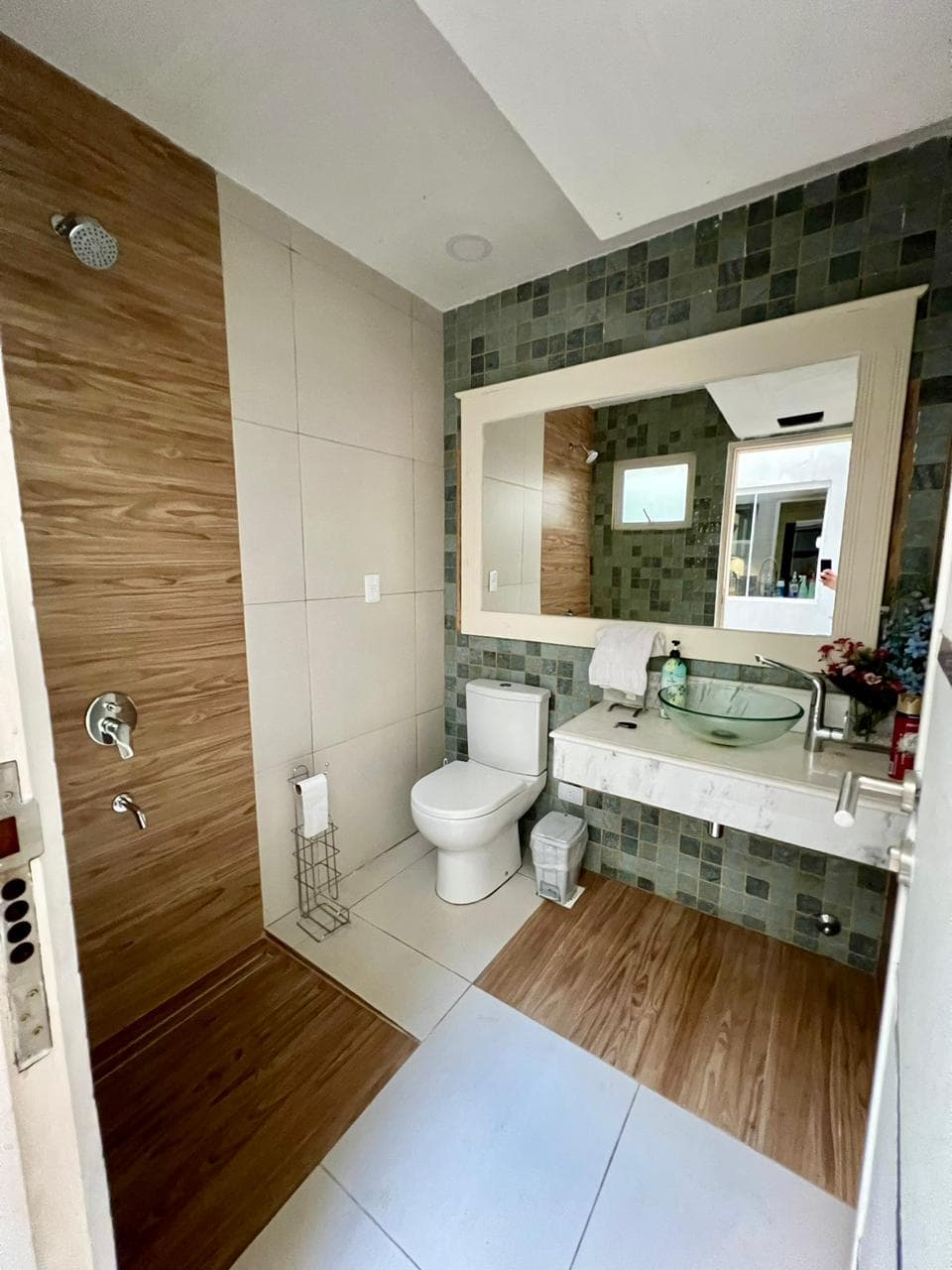 En venta - residencia en lambare, foto 2