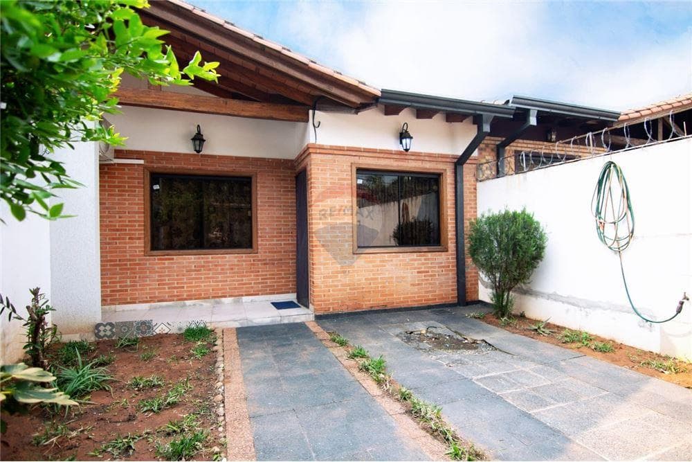 Vendo hermoso chalet en Lambaré b° puerto pabla