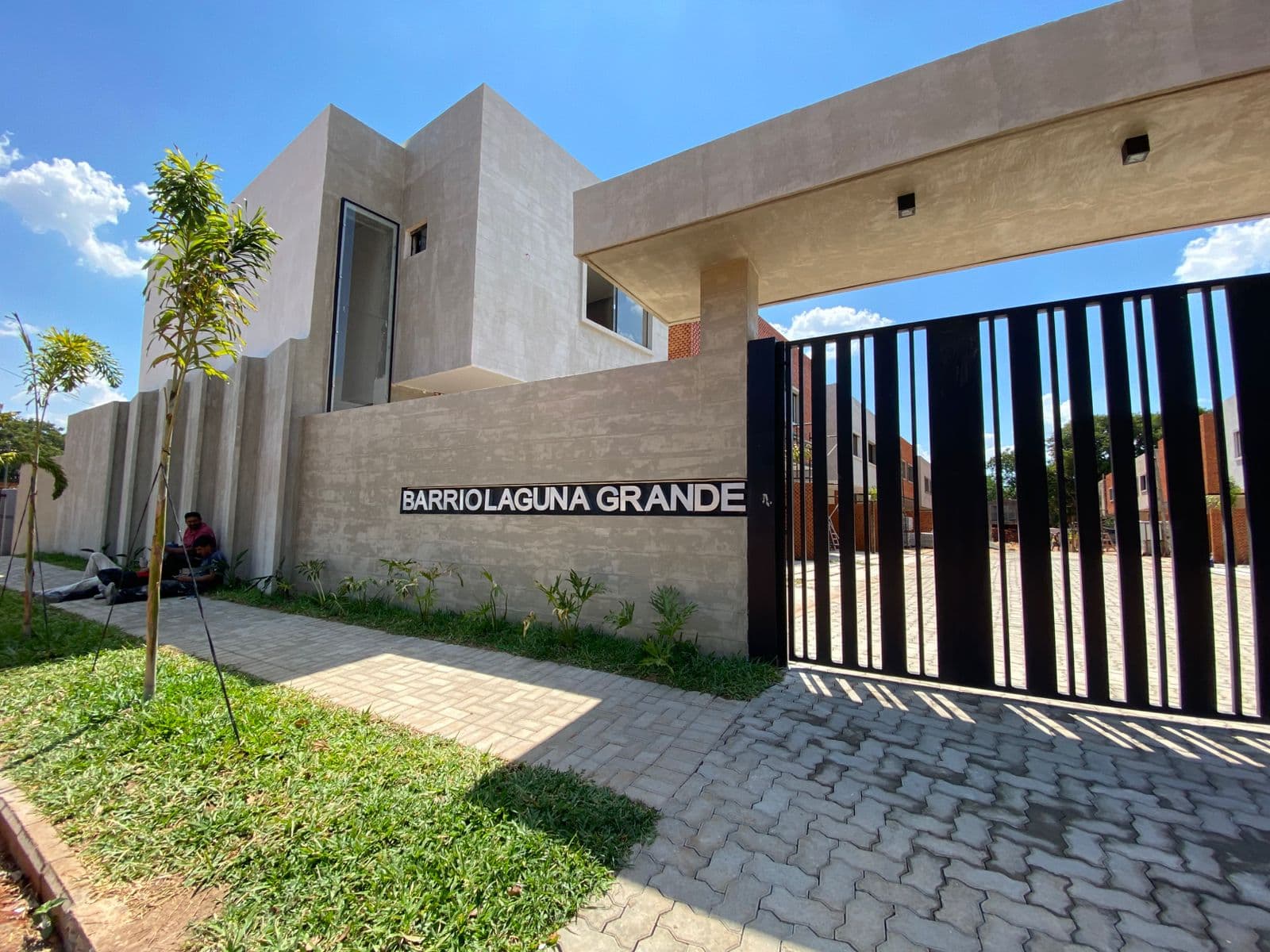 Hogares de diseños arquitectónicos únicos | barrio cerrado altea - laguna grande