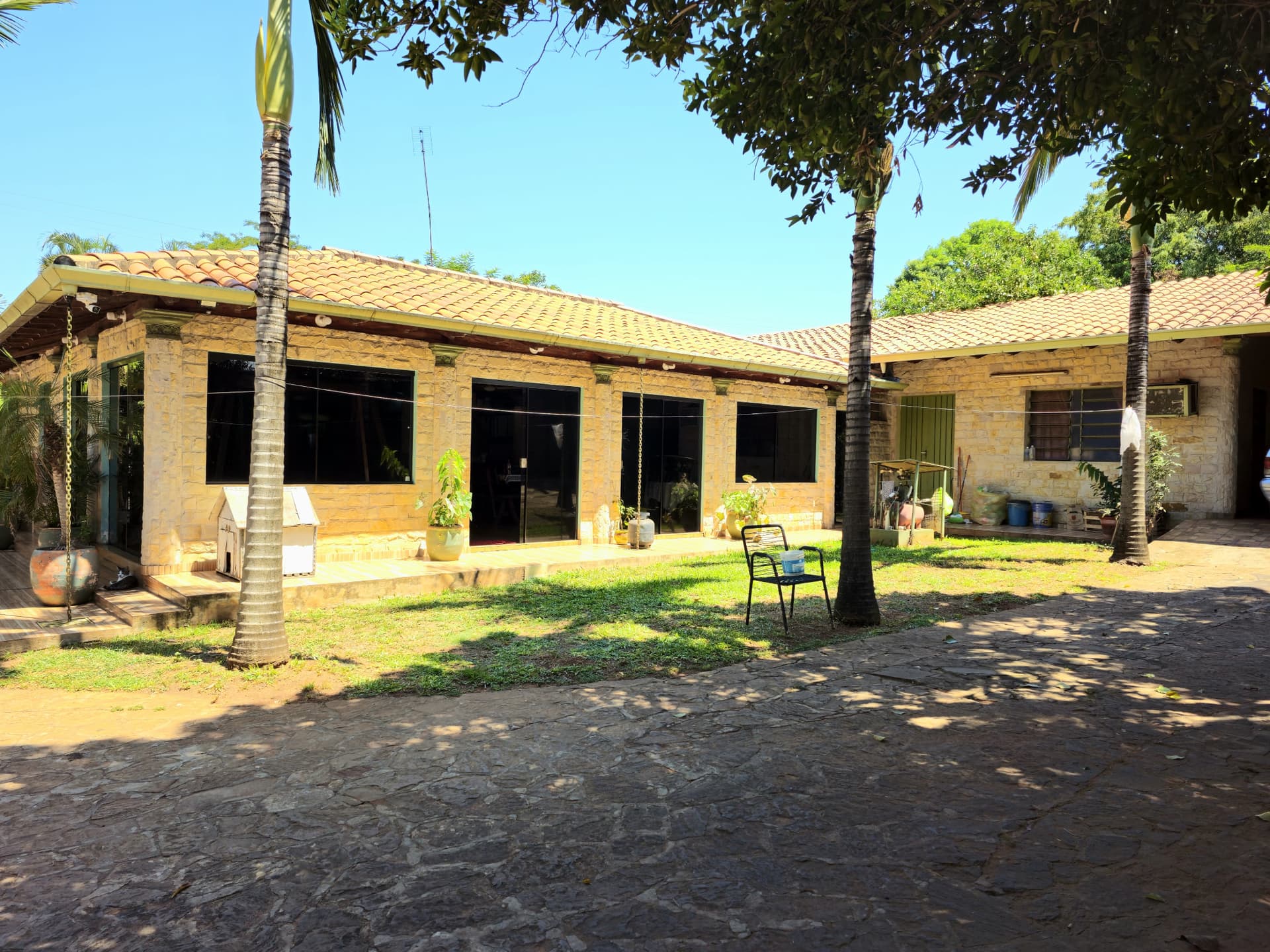Casa de 5 habitaciónes con patio de 1.200 M2 en J.A Saldivar, foto 2