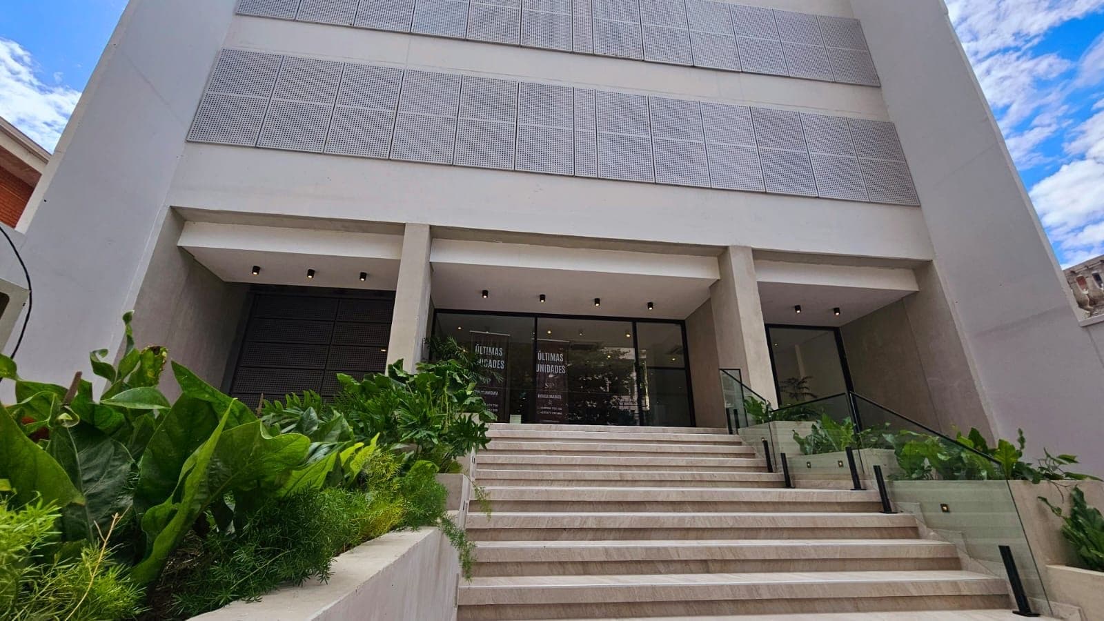 Departamento Amoblado de 2 dormitorios en Suite ‘+ cochera — foto 1