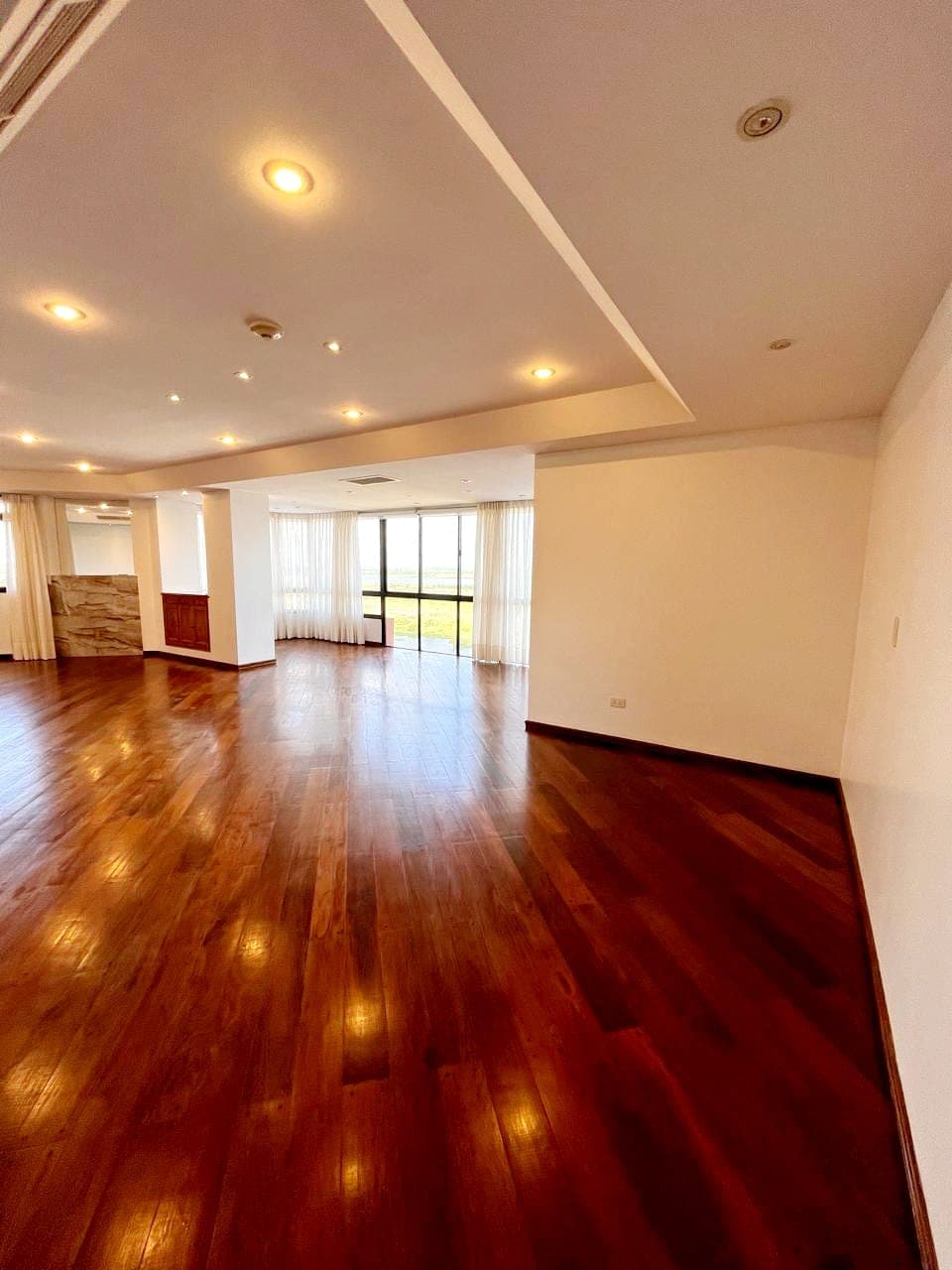 dpto de 3 hab. y 2 cocheras en lujoso edificio Zona Yacht & Golf Club, foto 2