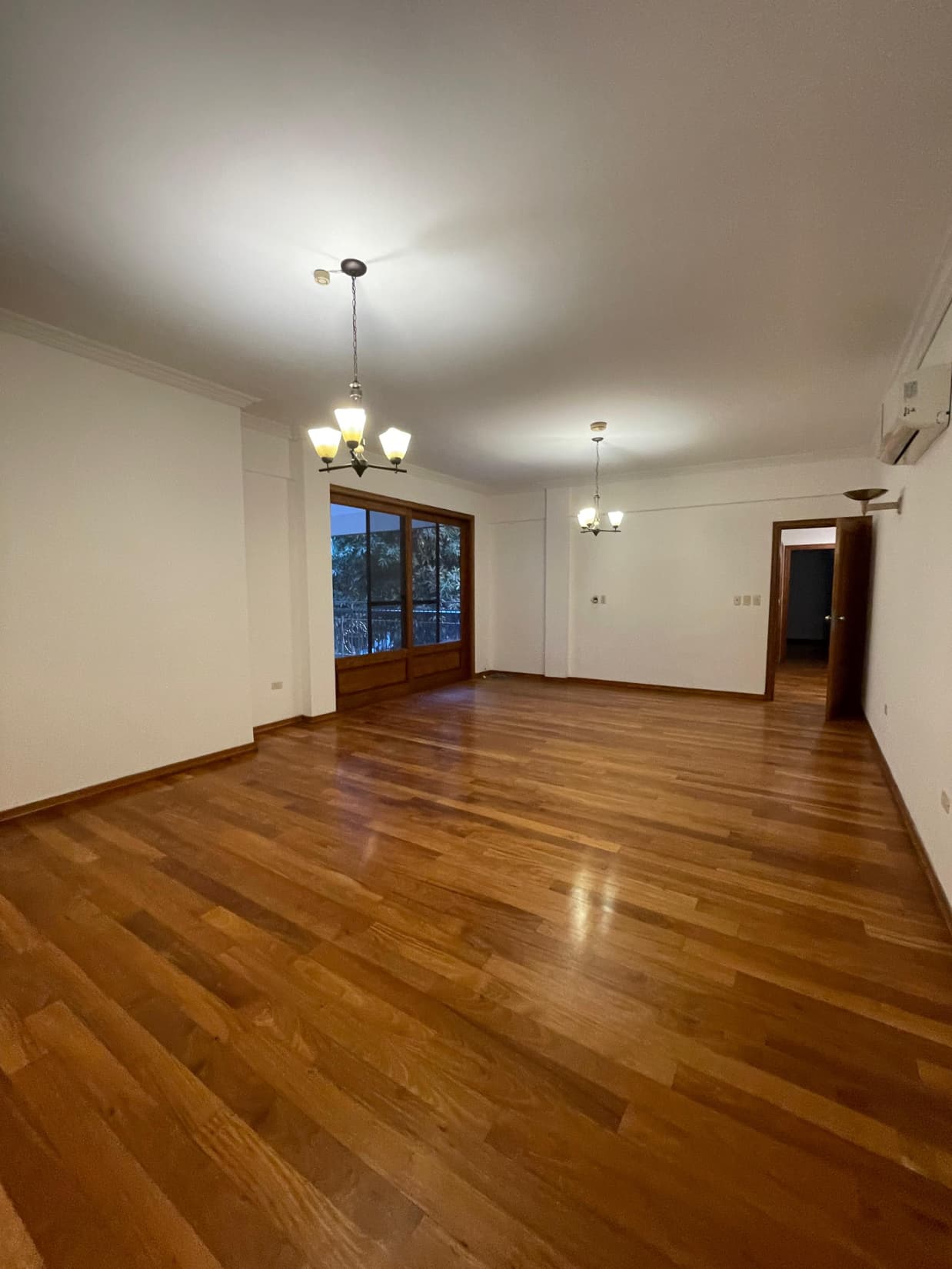 Villa Morra - en alquiler dpto de 4 dormitorios con 2 cocheras, foto 3