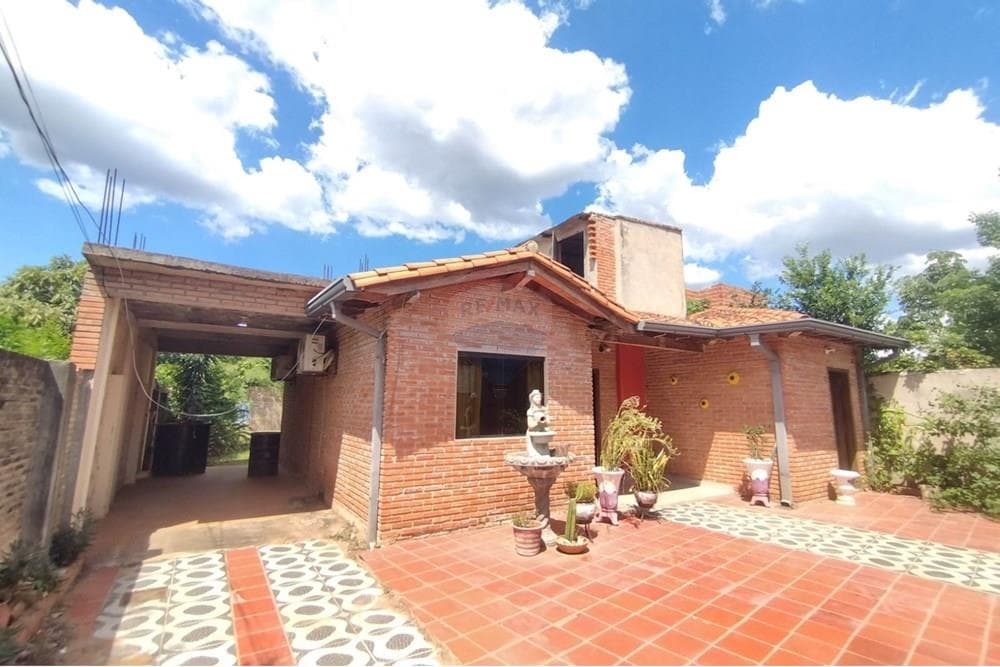 Casa en venta en Luque barrio laurelty, foto 1