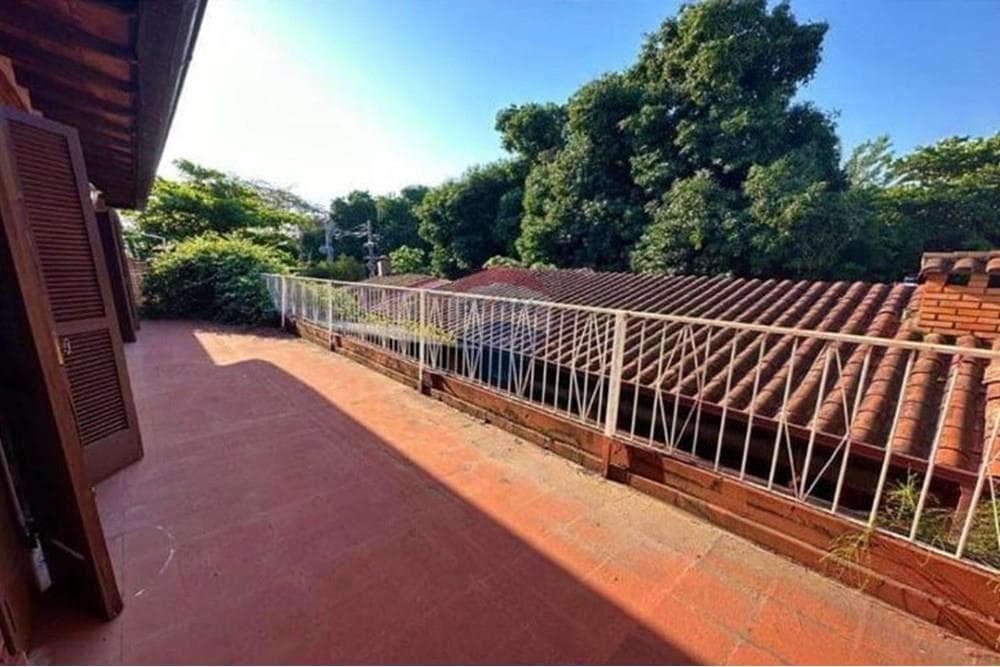 Propiedad sobre Avda. Cacique Lambaré, foto 2