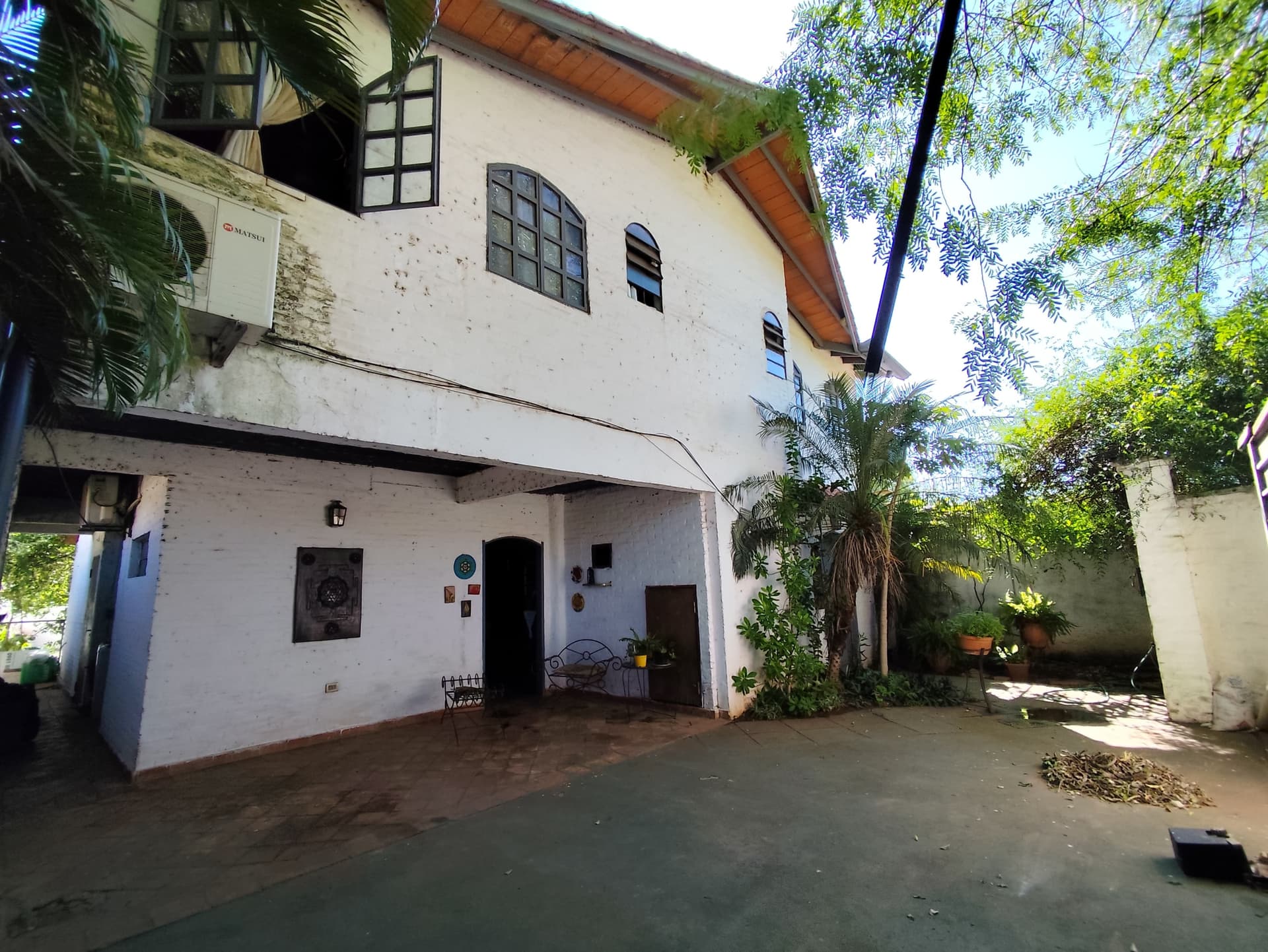 Casa a refaccionar con amplios espacios, foto 4