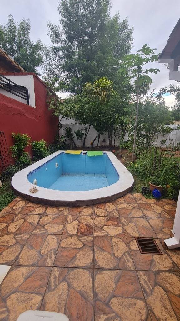 Casa en Venta en Barrio Las Lomas – Amplio Terreno frente a Plaza, foto 2