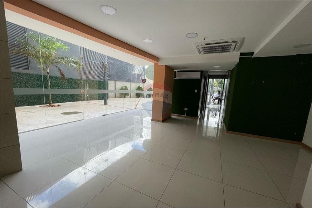 En venta- salon comercial o oficina- trading park
