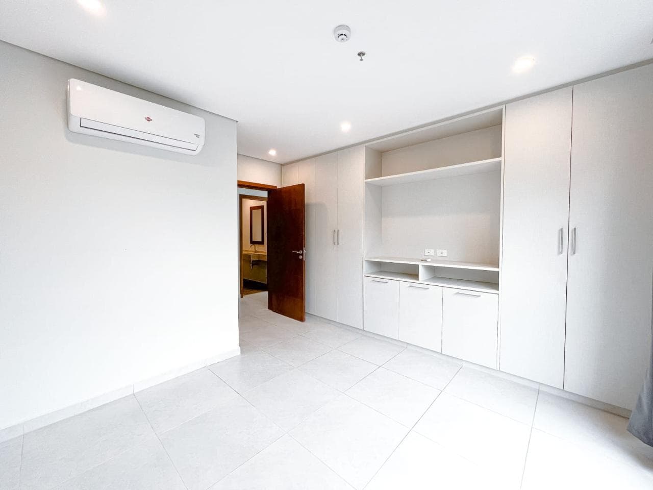 Apartamento de 2 dorm en suite + 2 cocheras zona bcp — foto 4