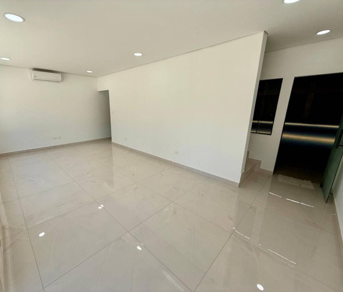 Depósito con oficinas premium en venta a estrenar en Mariano Roque Alonso, foto 3