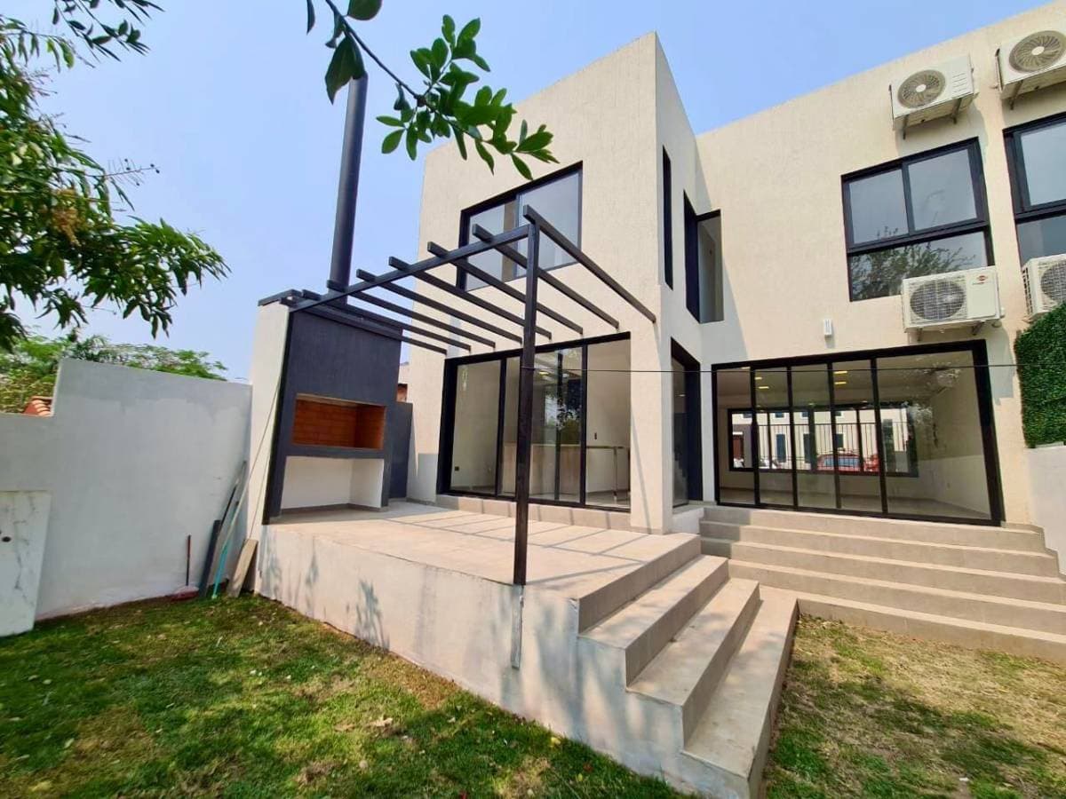 Vendo duplex en Lambaré al costado de residencial santa rosa