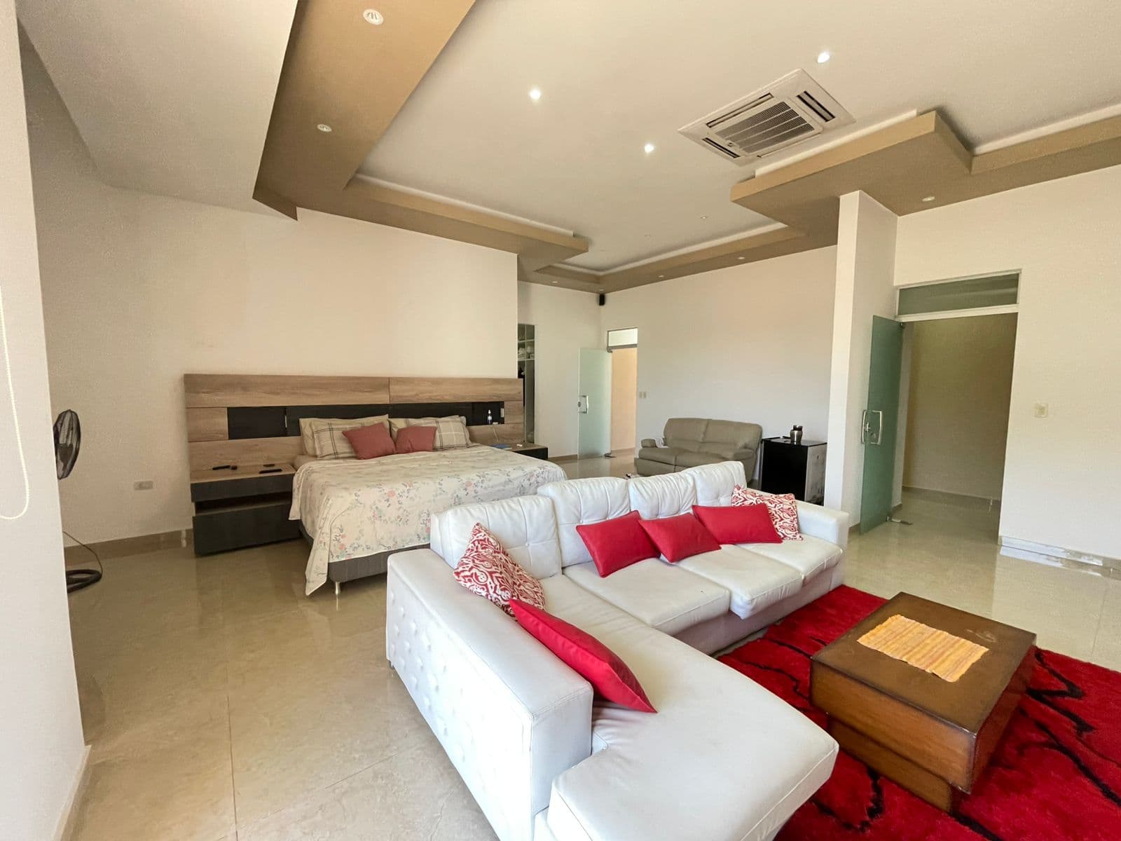 En venta - impresionante casa en areguá — foto 4