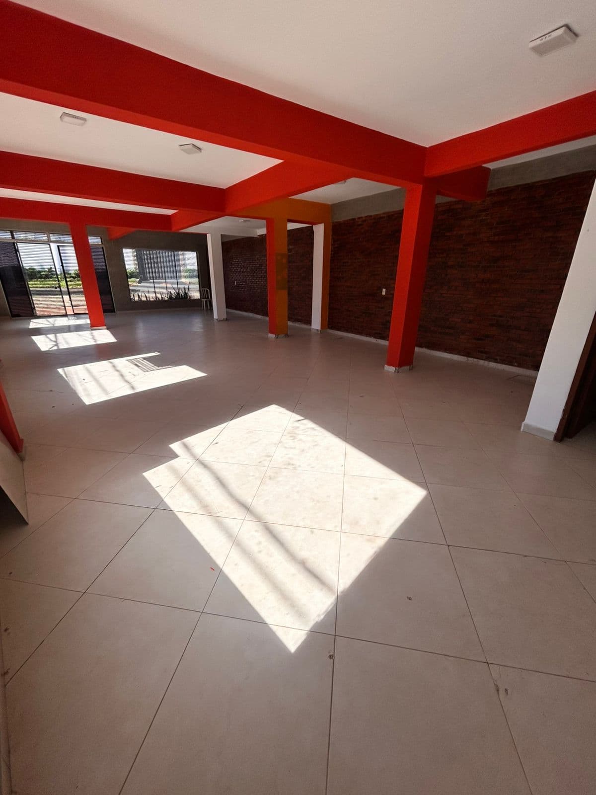 Salon En Alquiler - Lambare!, foto 2