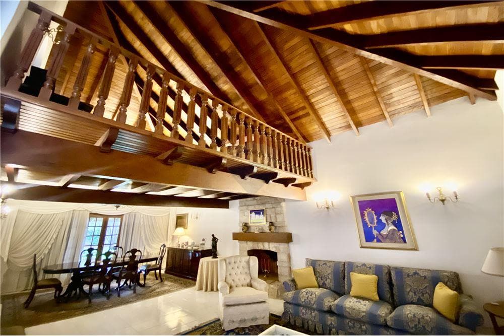 EN VENTA amplia residencia en Luque sobre Av. Gral. Aquino, foto 2