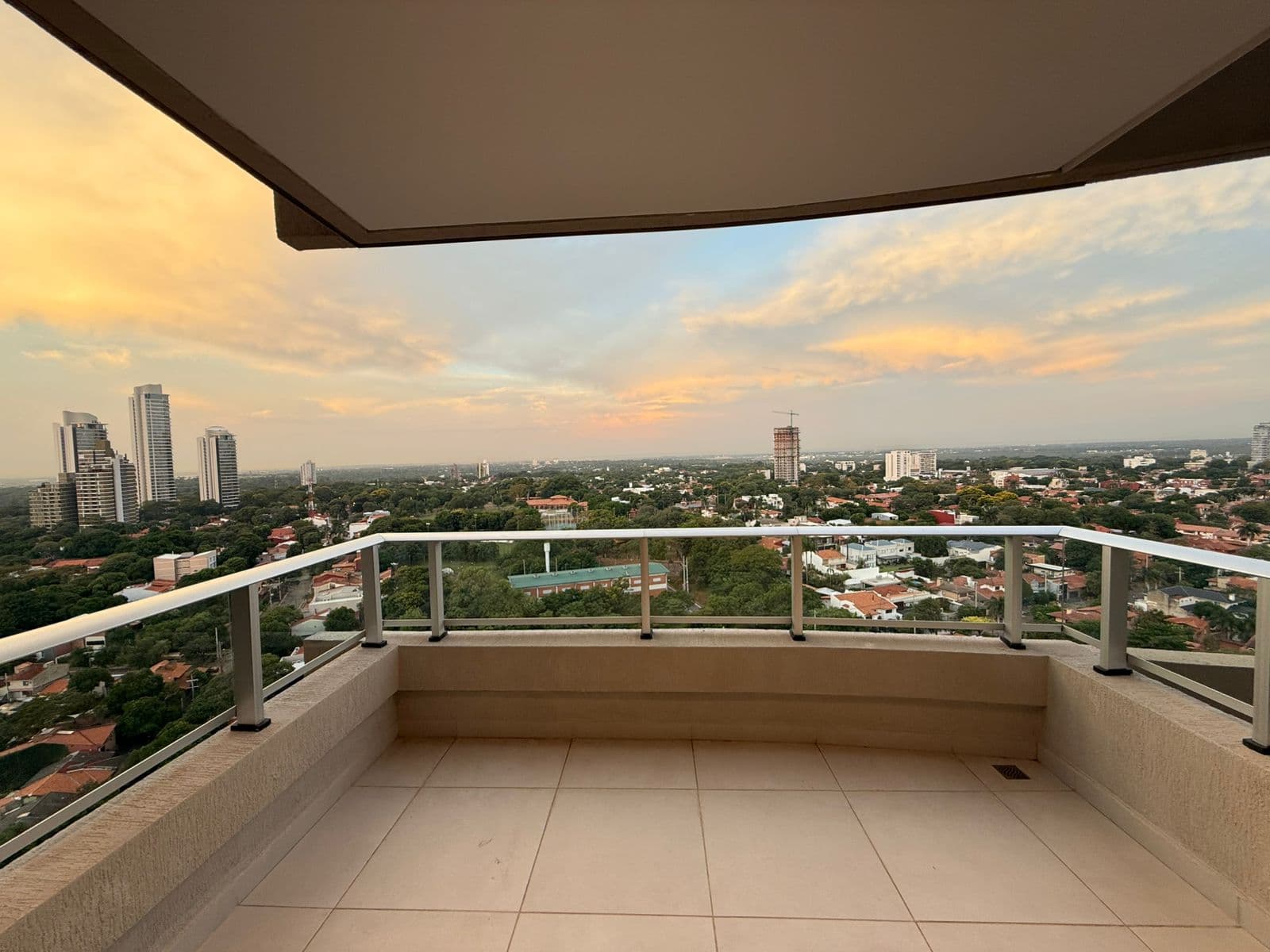Alquilo en edificio fortaleza molas lopez