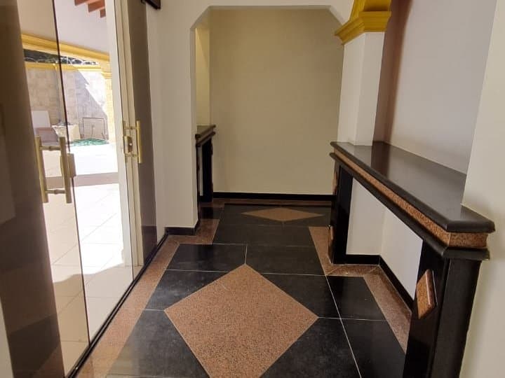 Residencia en esquina en barrio kennedy Lambaré, foto 5