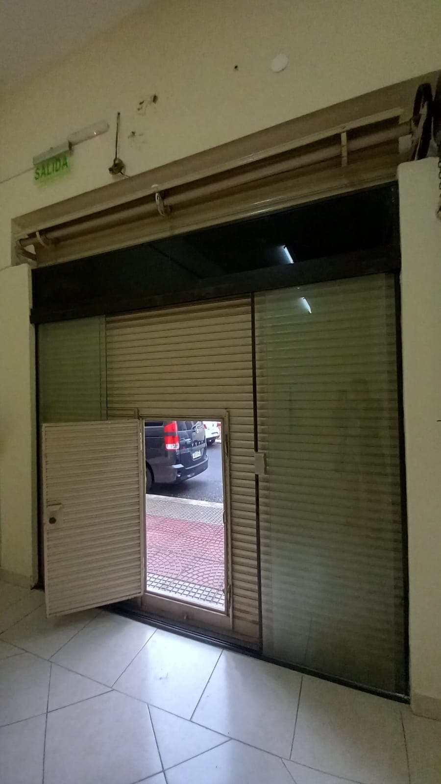 Salón comercial sobre pasaje molas y cerro cora, foto 3